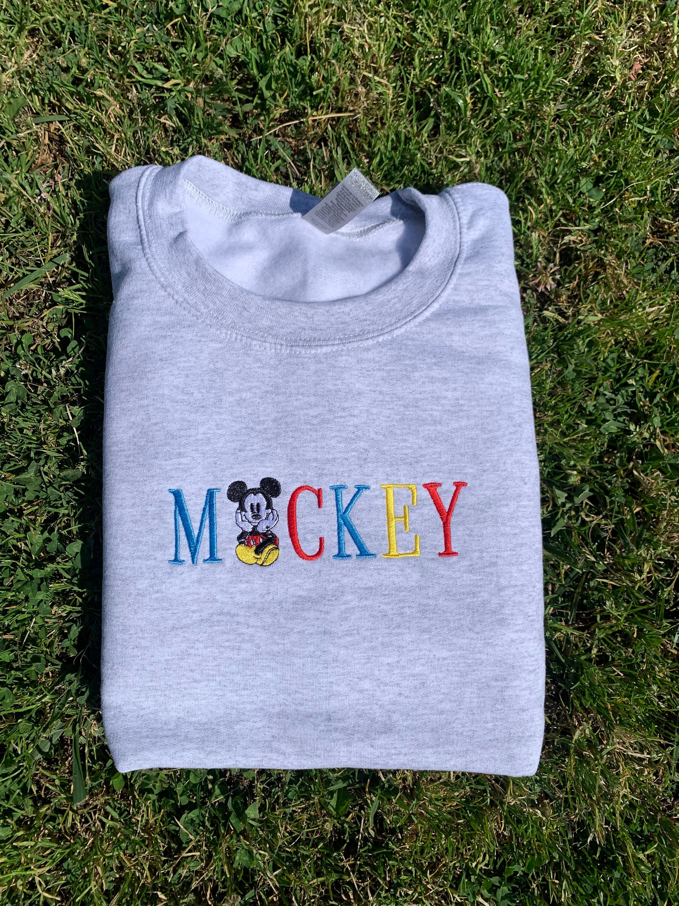Vintage Mickey Embroidered Crewneck Sweatshirt – Retro Embroidery Pullover for Everyday and Vacation Wear