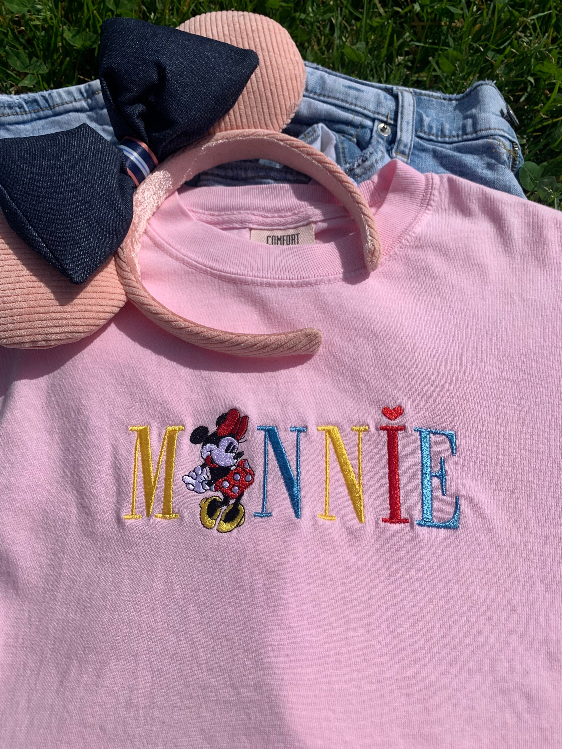Vintage Minnie Embroidered Tee – Retro Minnie Mouse Embroidery T-Shirt for Everyday and Vacation Wear - photo 3