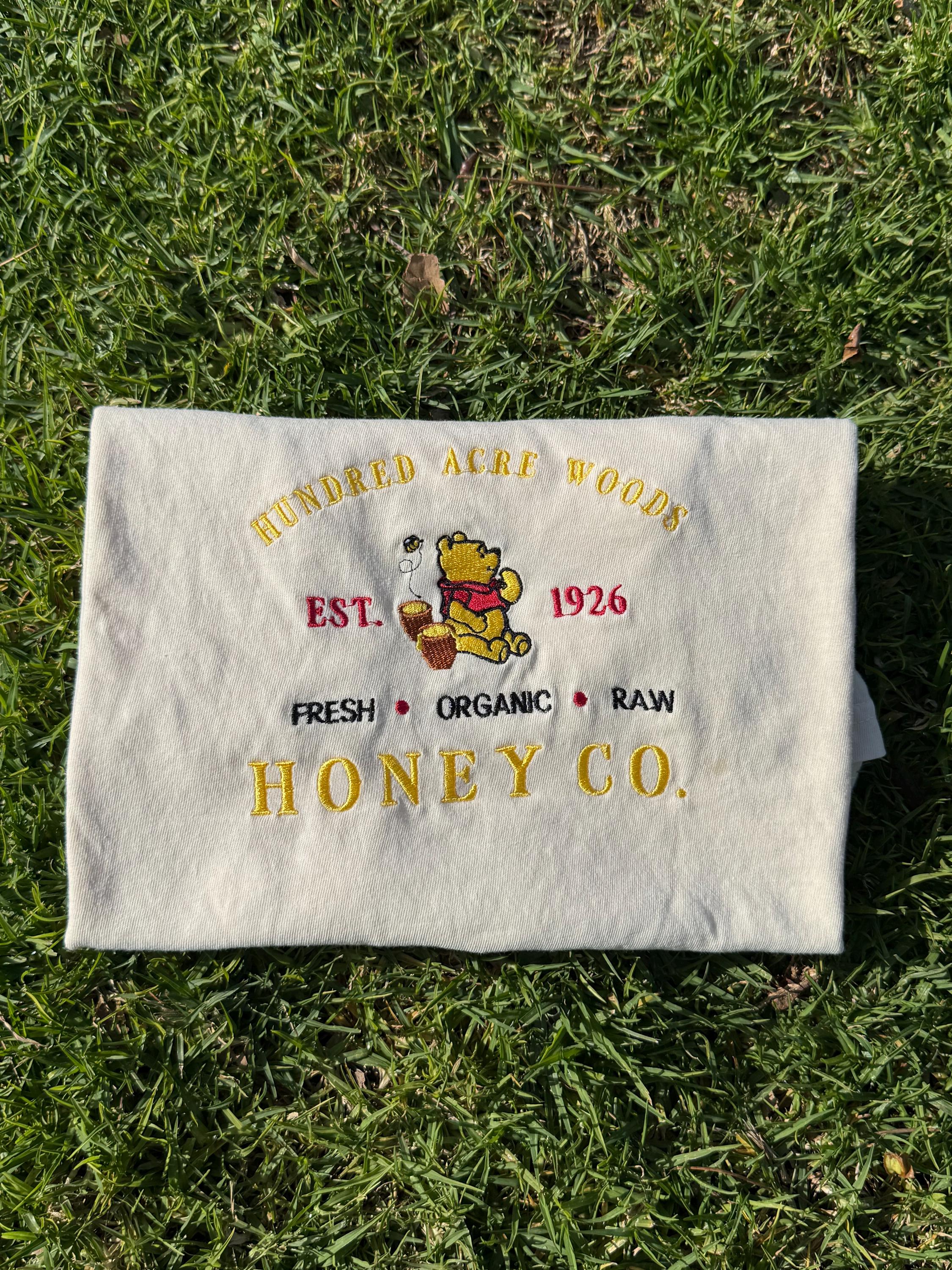 Vintage Winnie the Pooh Embroidered Tee – Retro Pooh Embroidery T-Shirt for Everyday and Park Wear - photo 3