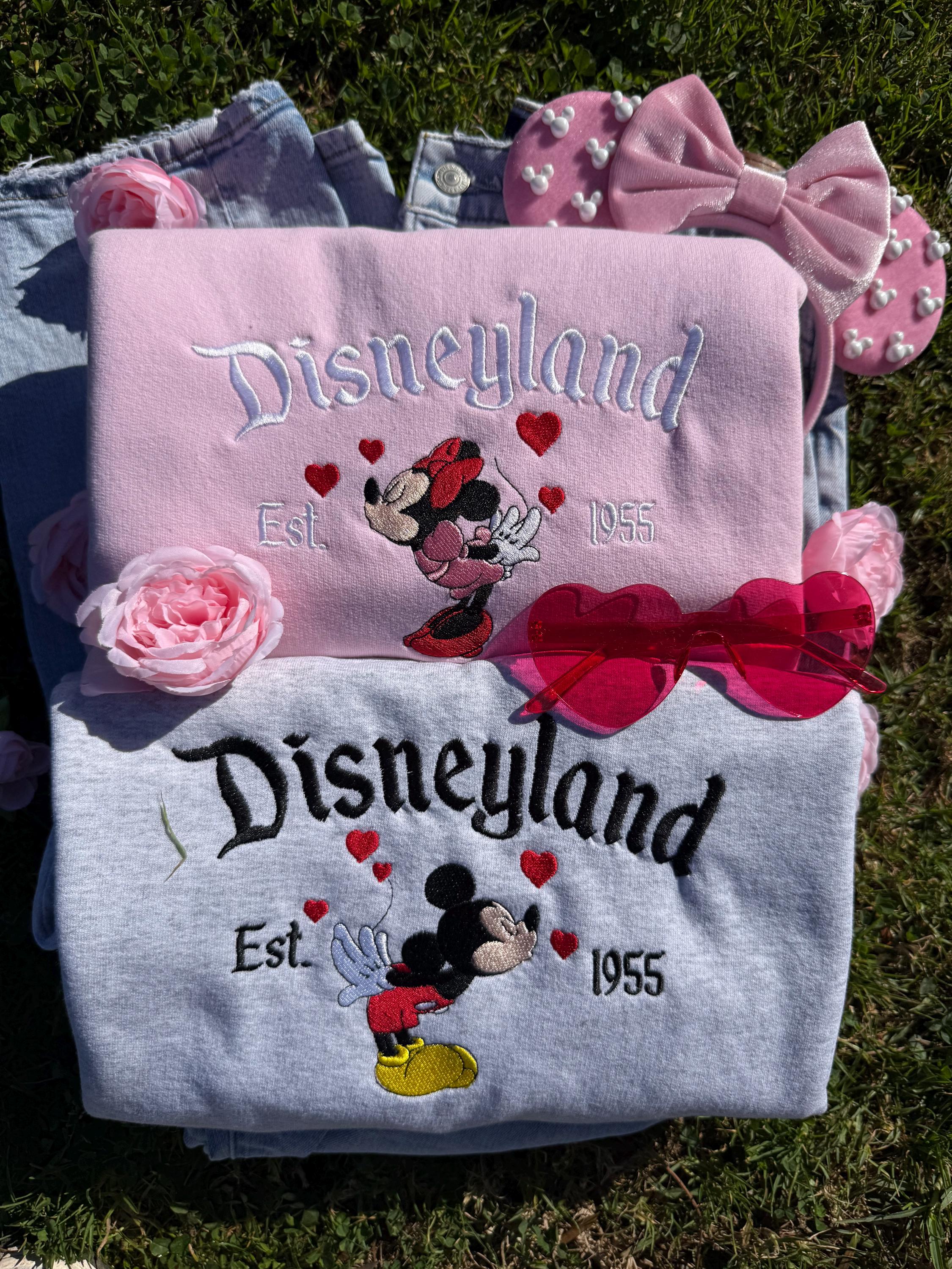 Mickey And Minnie's Sweethearts Kiss Embroidered Couple's Sweater – Sweethearts Edition 2026 Matching Pullover - photo 2