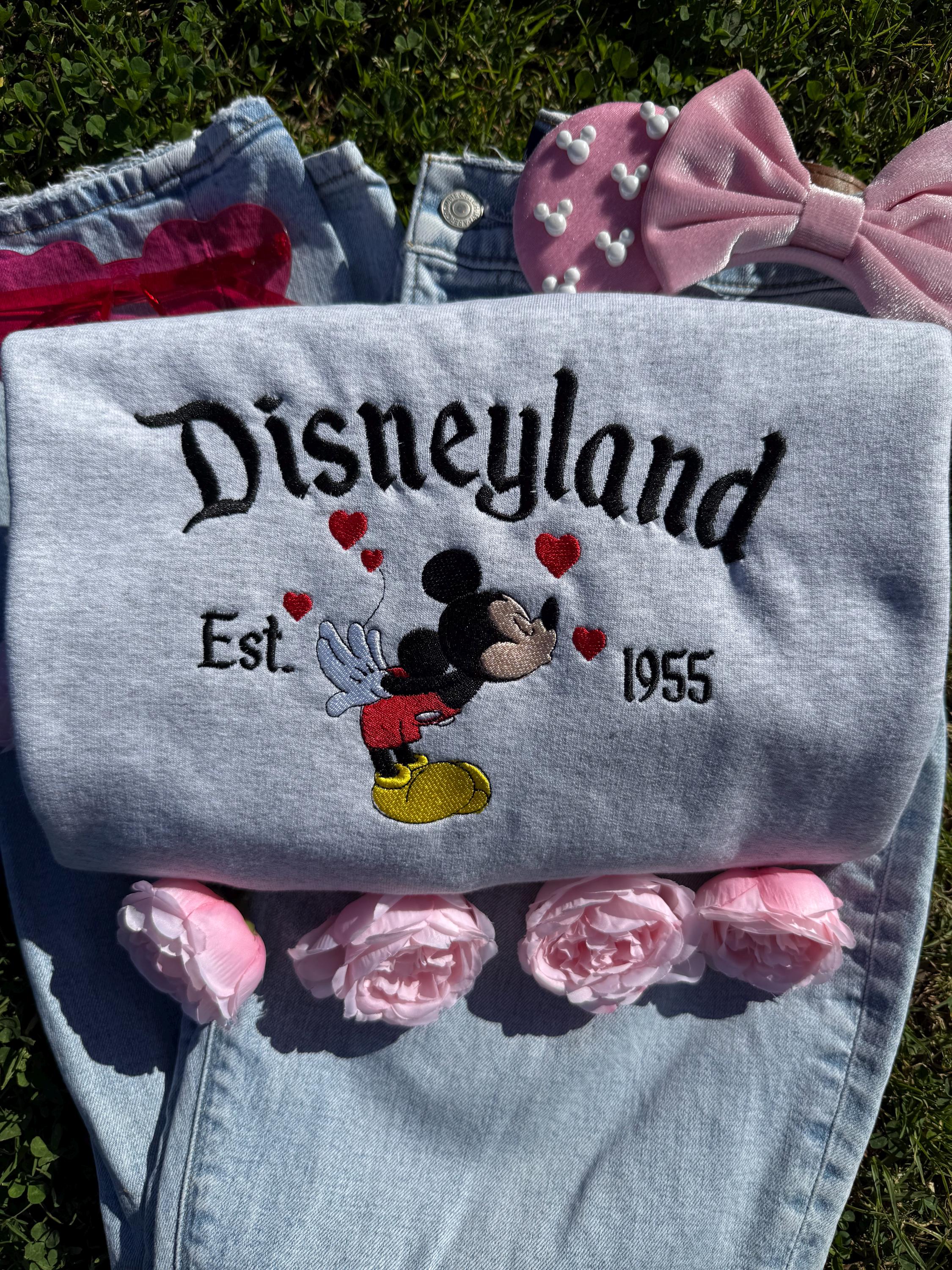 Mickey And Minnie's Sweethearts Kiss Embroidered Couple's Sweater – Sweethearts Edition 2026 Matching Pullover - photo 4