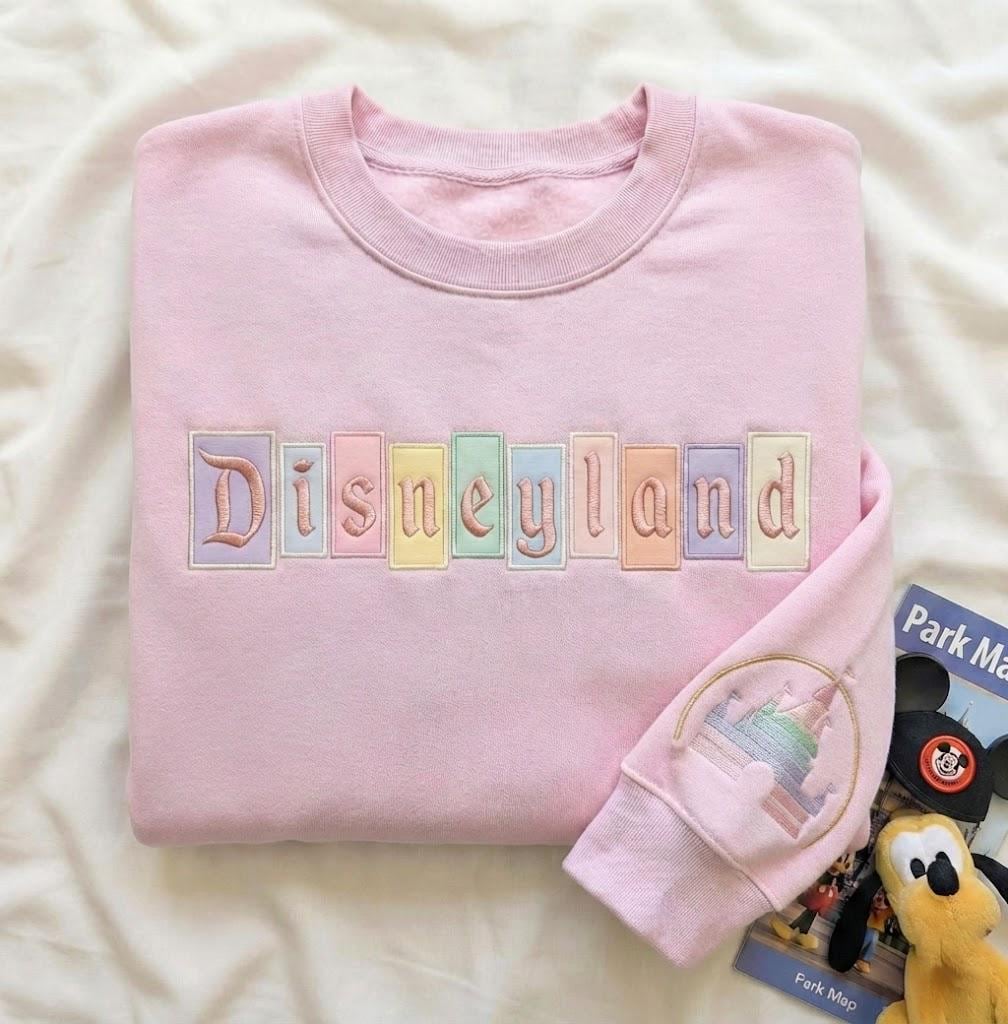 Embroidered Disneyland Trip 2026 Sweatshirt – Pastel Magical Land Kingdom Crewneck Sweater And Girls Disney Trip Hoodie