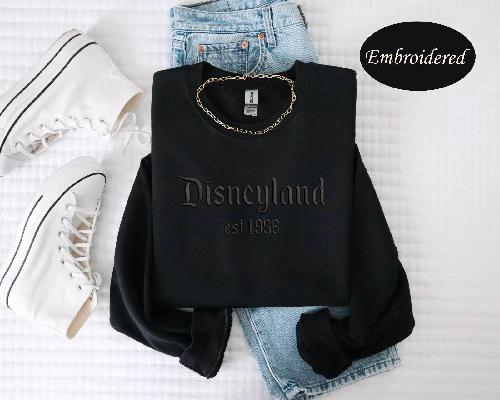 Embroidered Disneyland Est 1955 Sweatshirt With Mickey And Friends – Cute Embroidery Crewneck Sweat For A Disneyland Trip