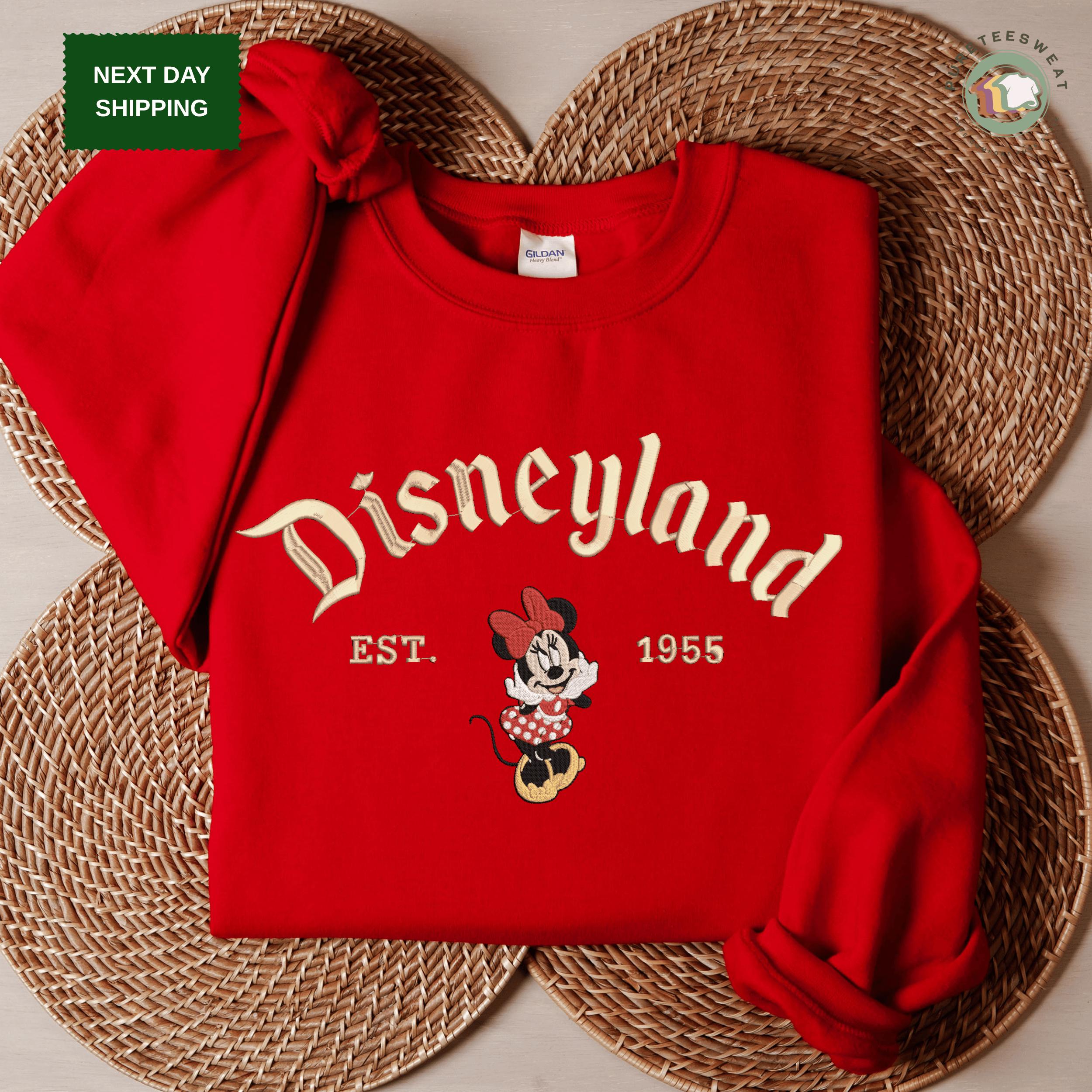 Disneyland Est 1955 Embroidered Minnie Mouse Sweatshirt – Vintage Gildan Black Crewneck Pullover And Cozy Disney Fan Gift