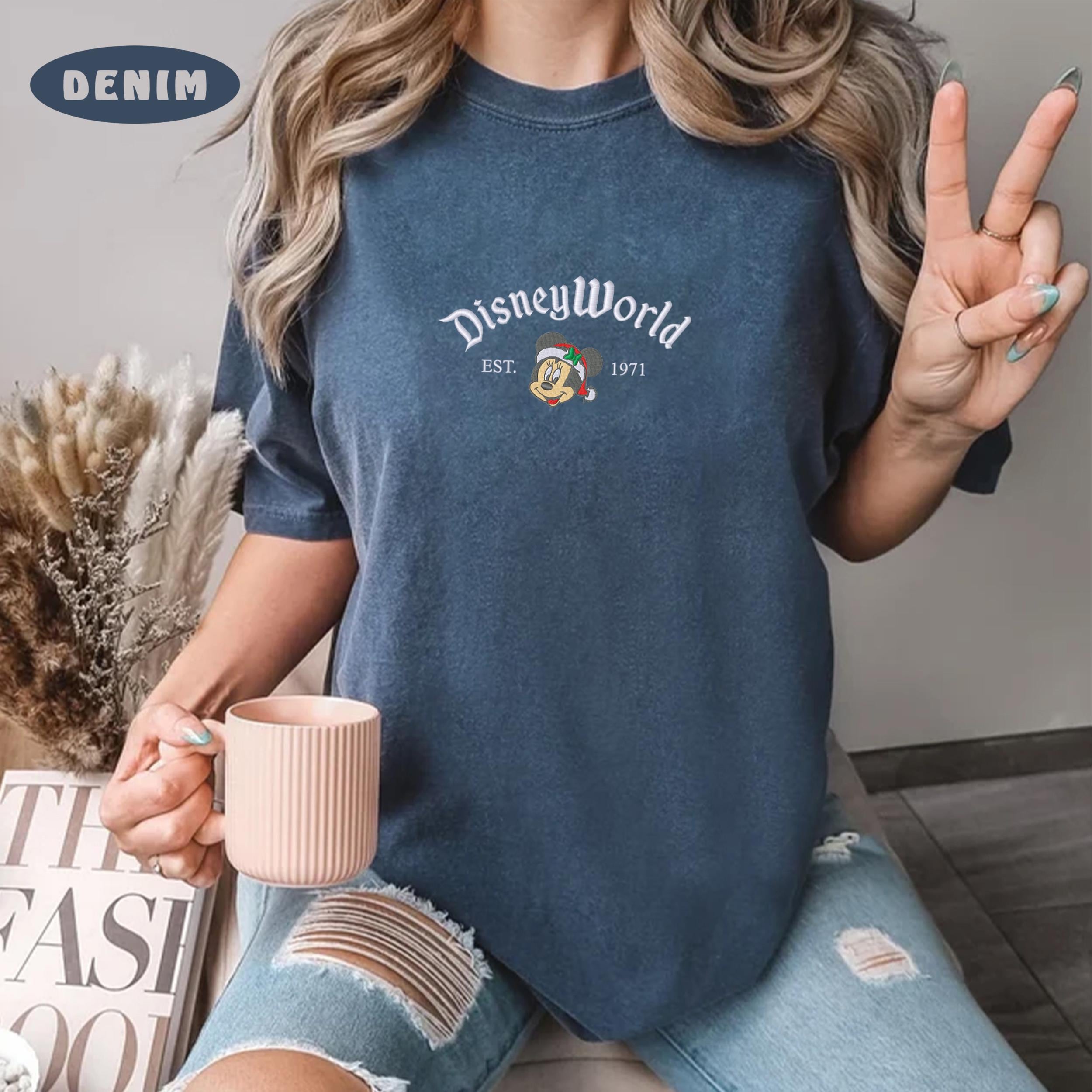 Embroidered Christmas Minnie Disneyworld EST 1971 Shirt – Disney Family Christmas Tee for Holiday Park Trips