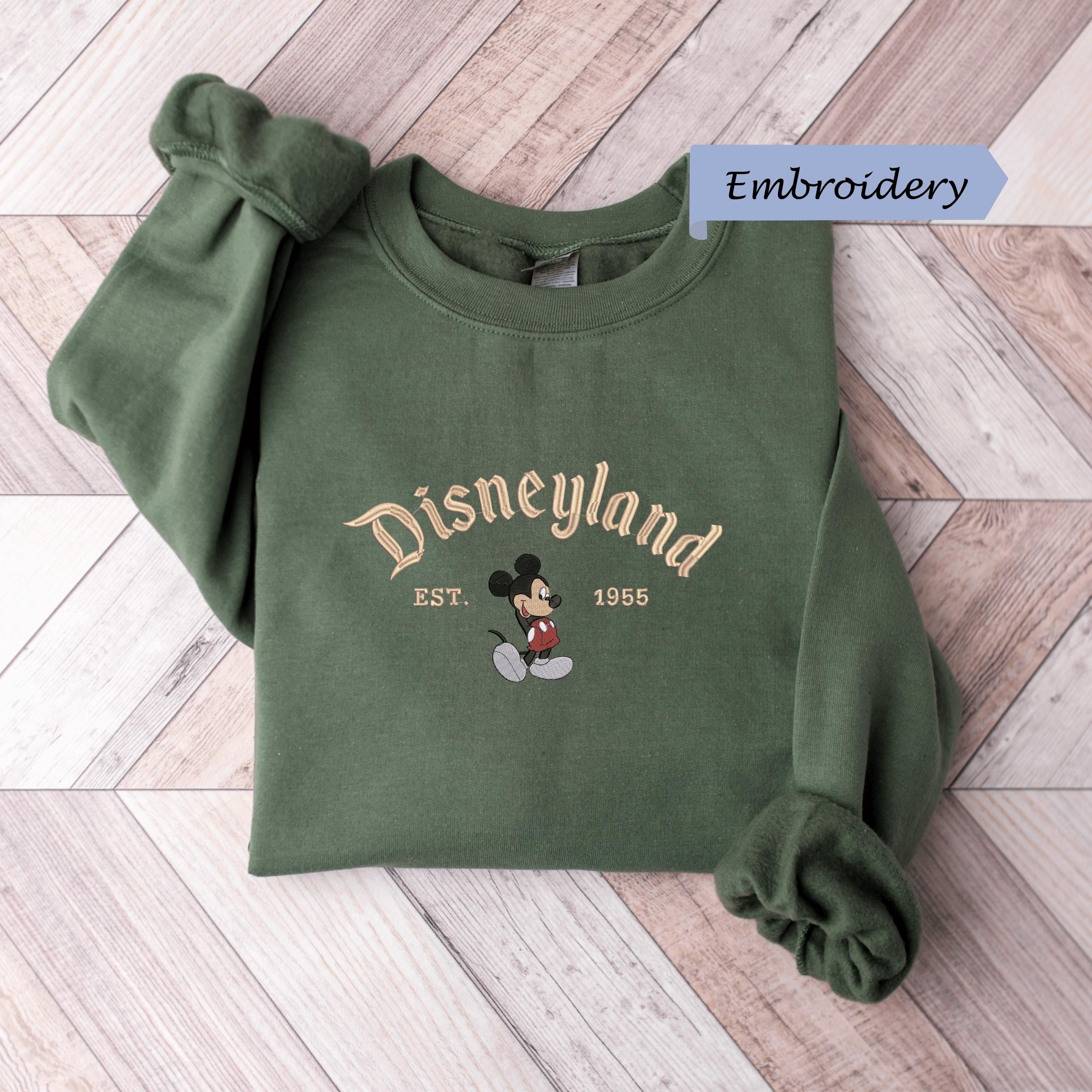 Disneyland Est 1955 Embroidered Mickey Mouse Vintage Crewneck Sweatshirt in Gildan Black Pullover for Cozy Disney Fan Gift - photo 4