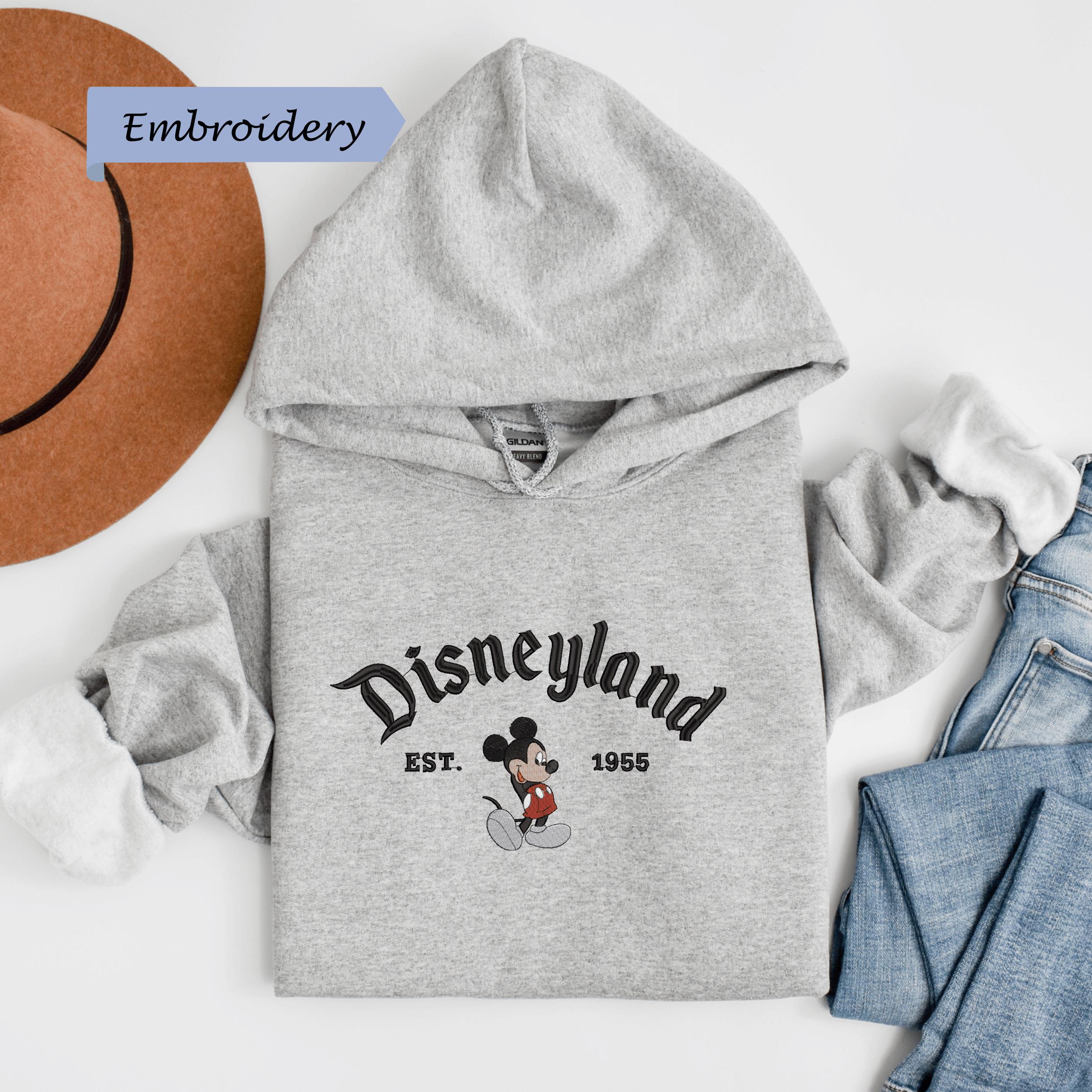 Disneyland Est 1955 Embroidered Mickey Mouse Vintage Crewneck Sweatshirt in Gildan Black Pullover for Cozy Disney Fan Gift - photo 9