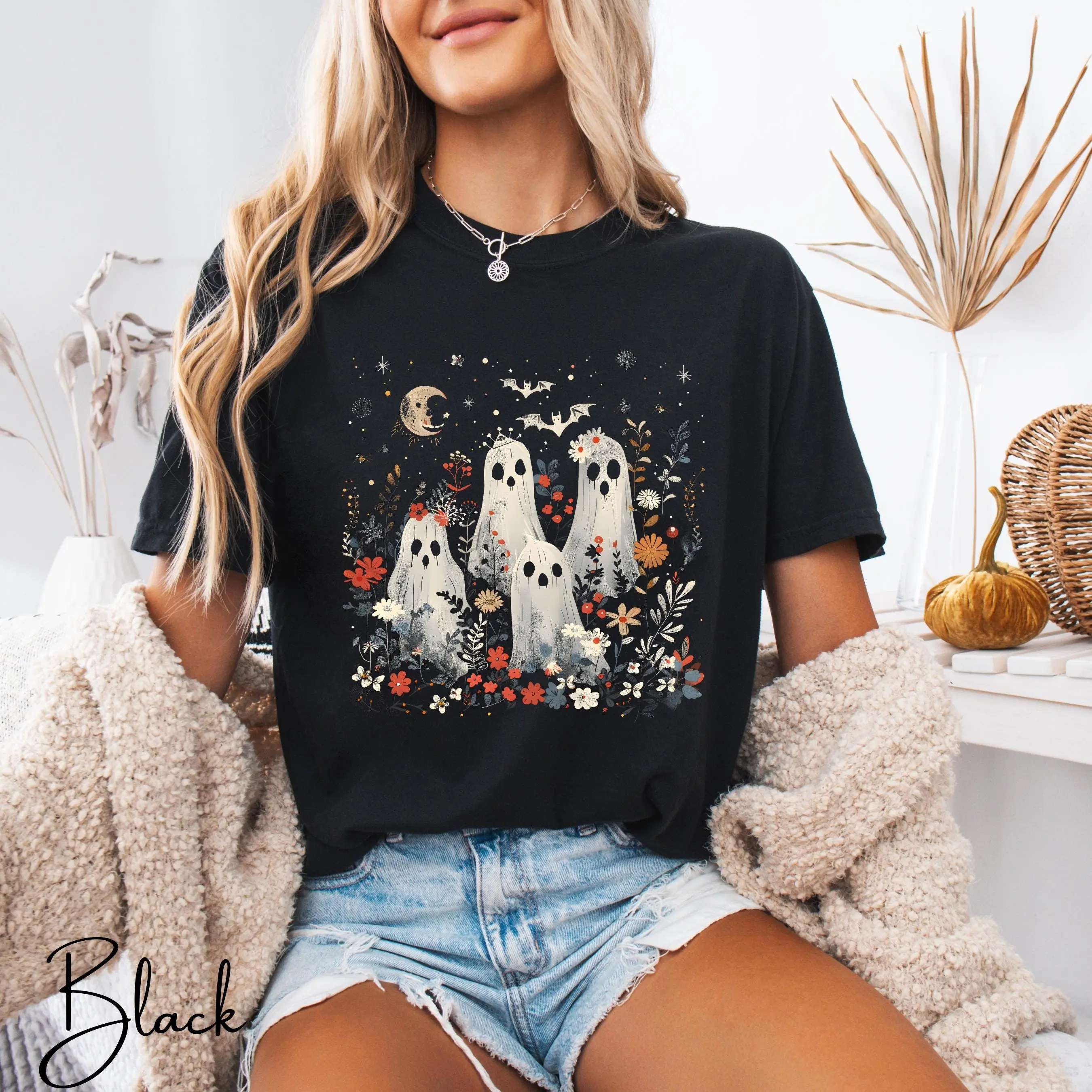Comfort Colors Boho Floral Ghost Halloween T-Shirt, Cute Witchy Autumn Fall Aesthetic Spooky Season Tee