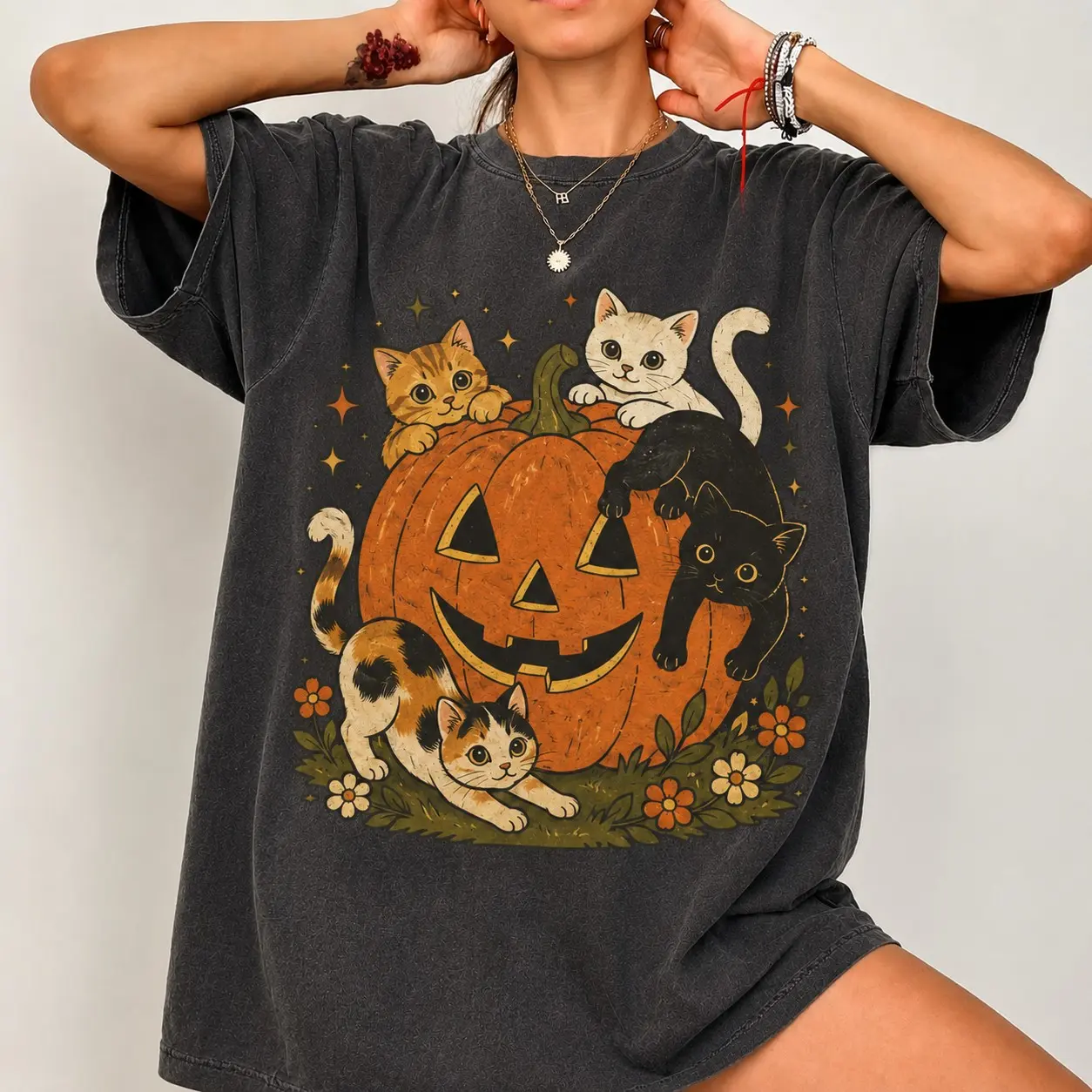 ChicCotton Vintage 90s Halloween Cat Crewneck Comfort Colors T-shirt, Retro Cute Cats and Jack-o'-Lantern Graphic Tee