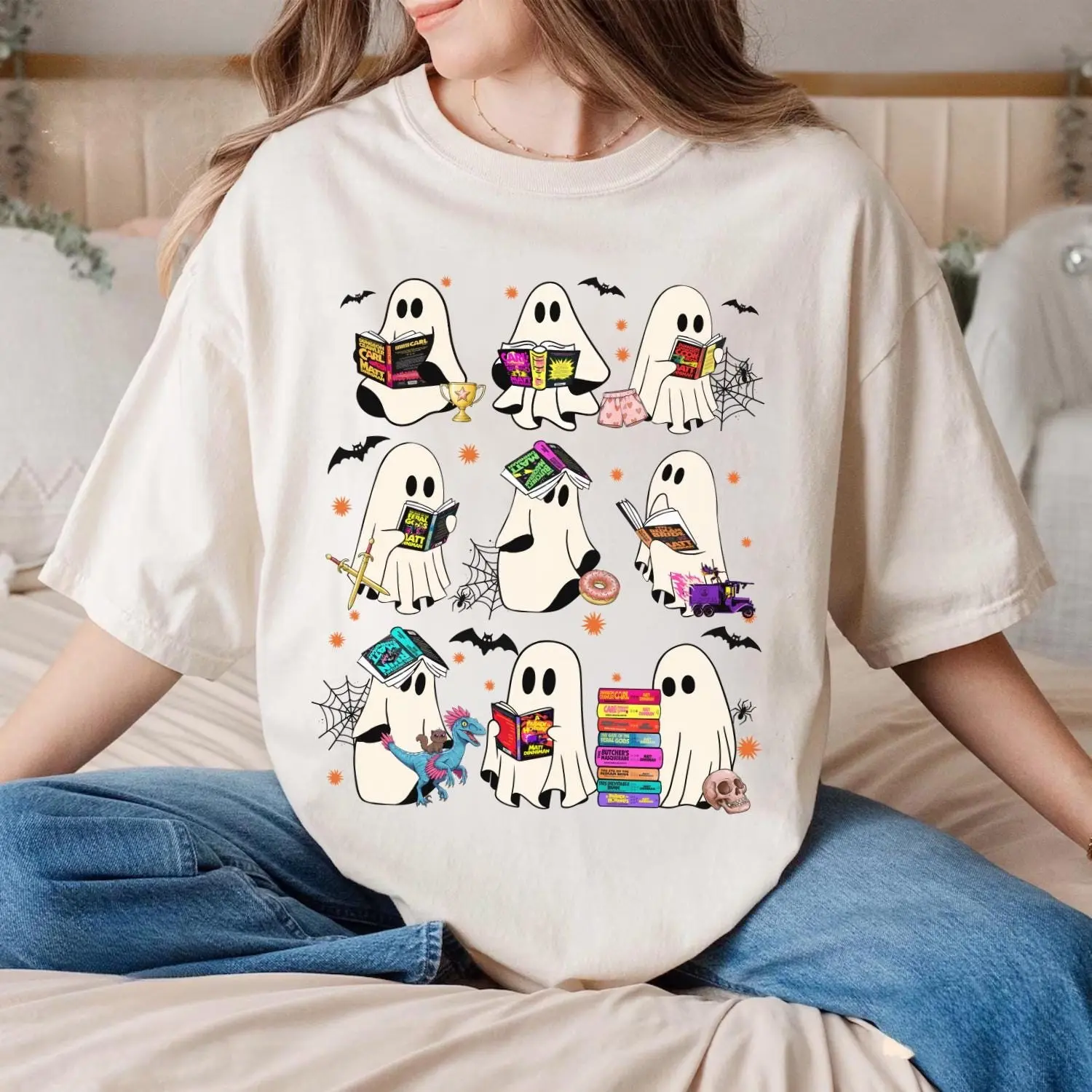 Comfort Colors Dungeon Crawler Carl Ghost Reading Sweatshirt, Funny Bookish Halloween DCC Fan Gift - photo 2