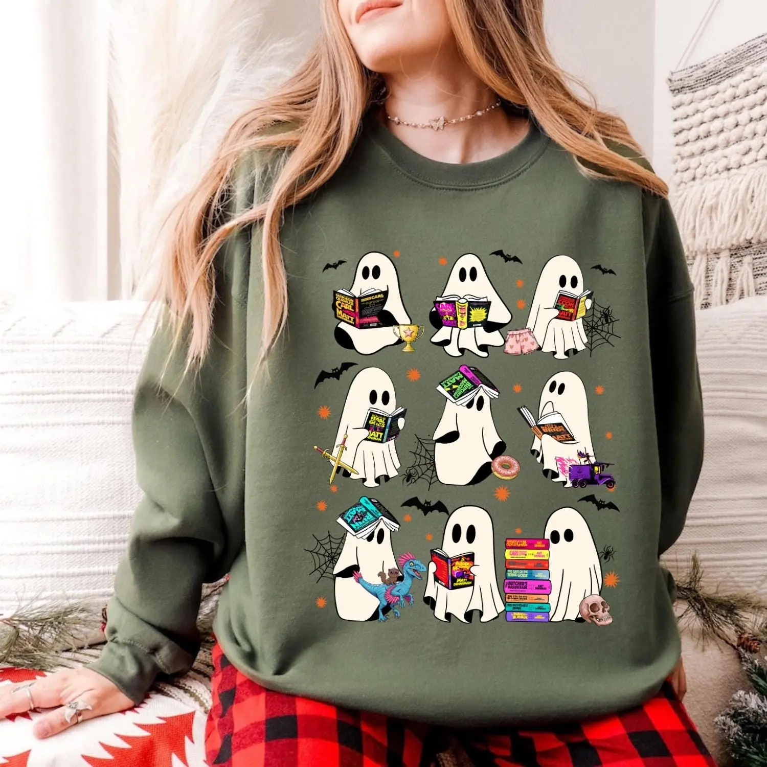 Comfort Colors Dungeon Crawler Carl Ghost Reading Sweatshirt, Funny Bookish Halloween DCC Fan Gift - photo 5