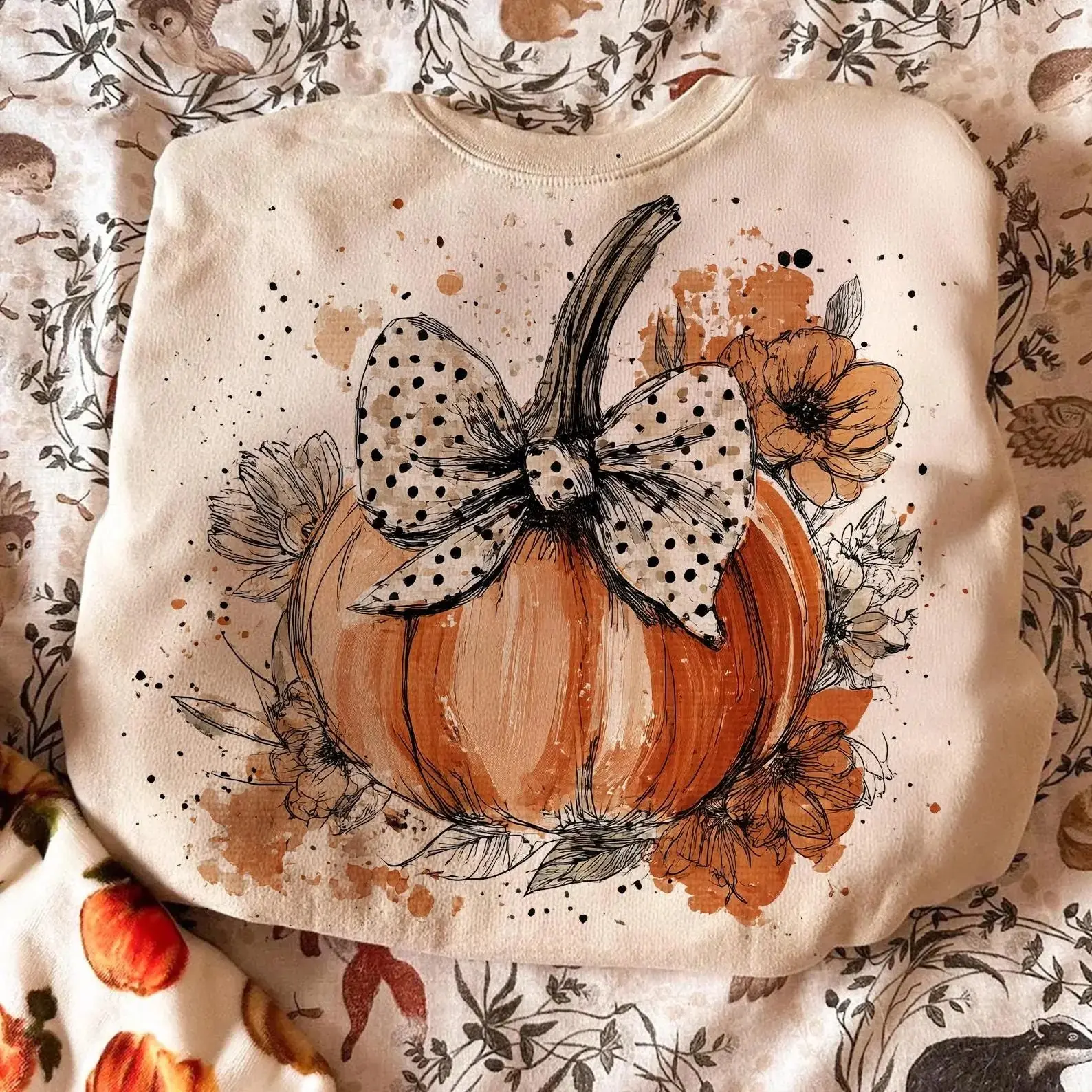 Comfort Colors Floral Fall Pumpkin Sweatshirt, Boho Coquette Vintage Autumn Retro Halloween Flowers Crewneck