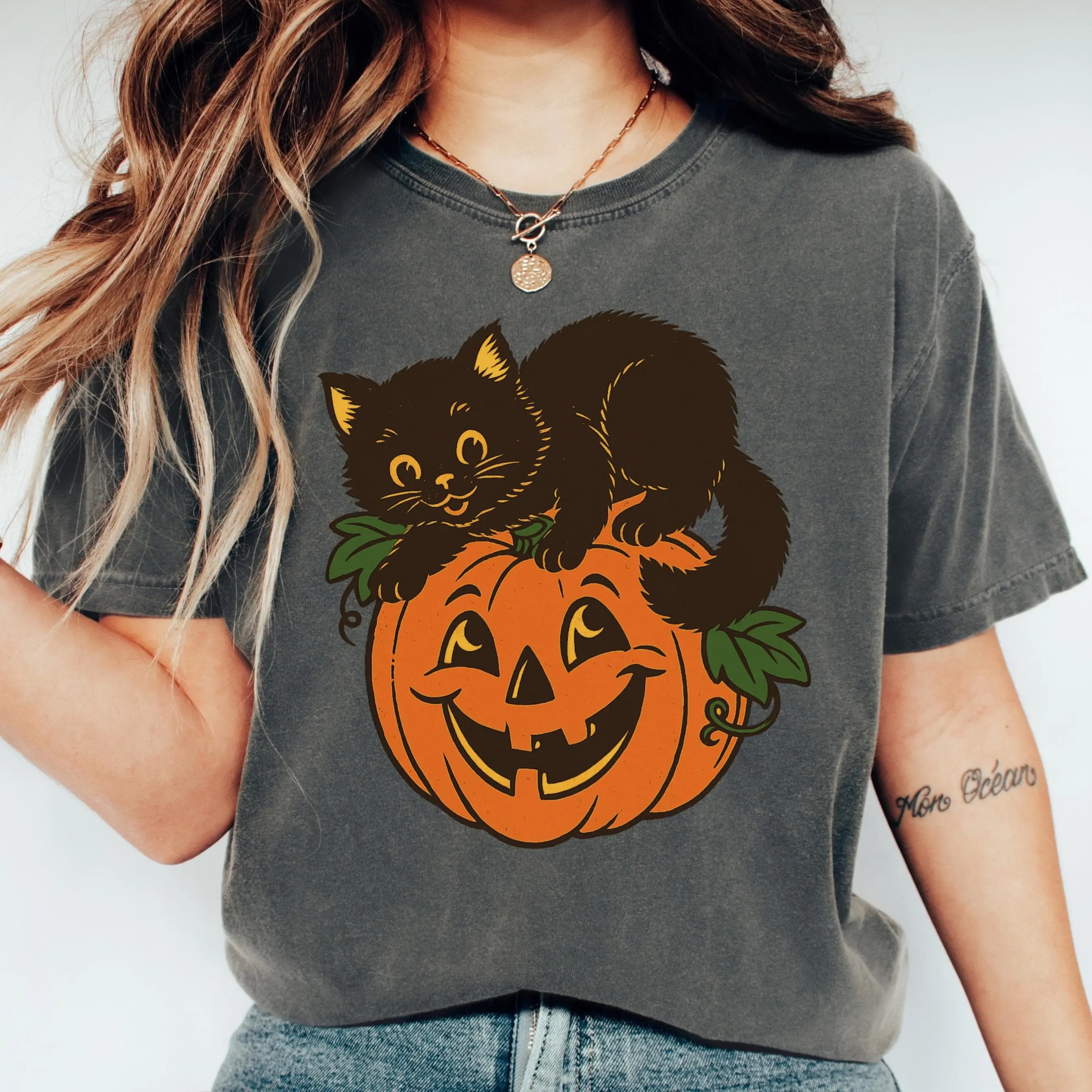 Comfort Colors Halloween Cat Shirt, Vintage Pumpkin Graphic Tee, Cute Black Kitty Lover Fall Top for Women