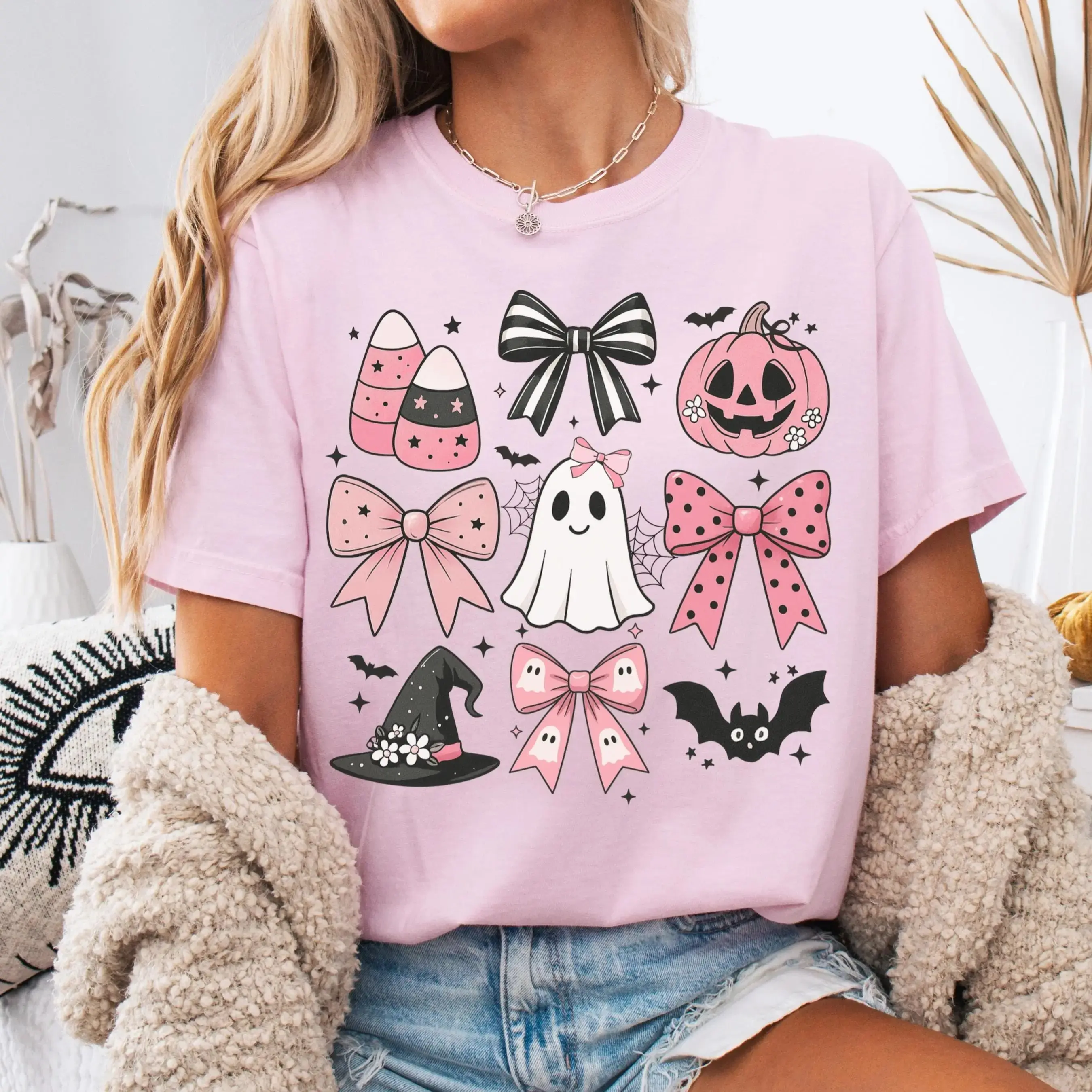Comfort Colors Cute Ghost Halloween Shirt, Pink Girly Bows Spooky Fall Trendy Graphic Tee for Women