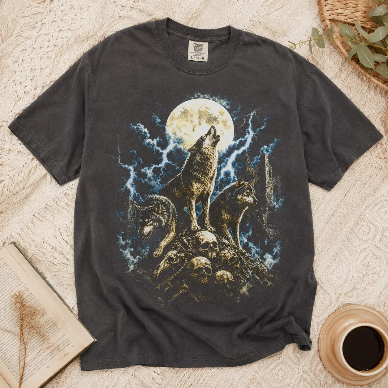 Comfort Colors Howling Wolves Skulls Lightning Full Moon Women Graphic Shirts Halloween Night - photo 2