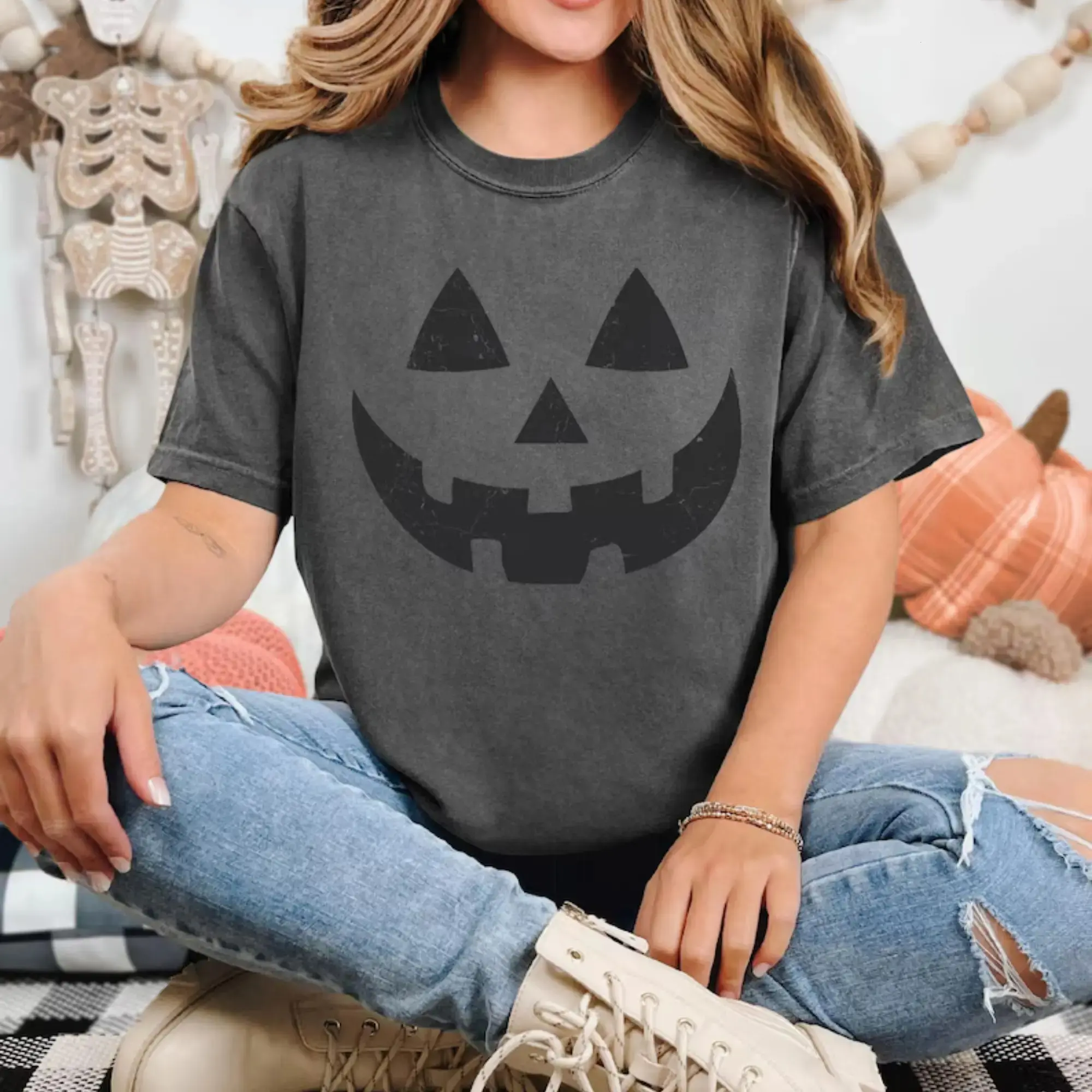 Comfort Colors Pumpkin Face Shirt, Retro Graphic Tee, Fall Spooky Season Halloween Womens Casual Autumn Top - photo 2