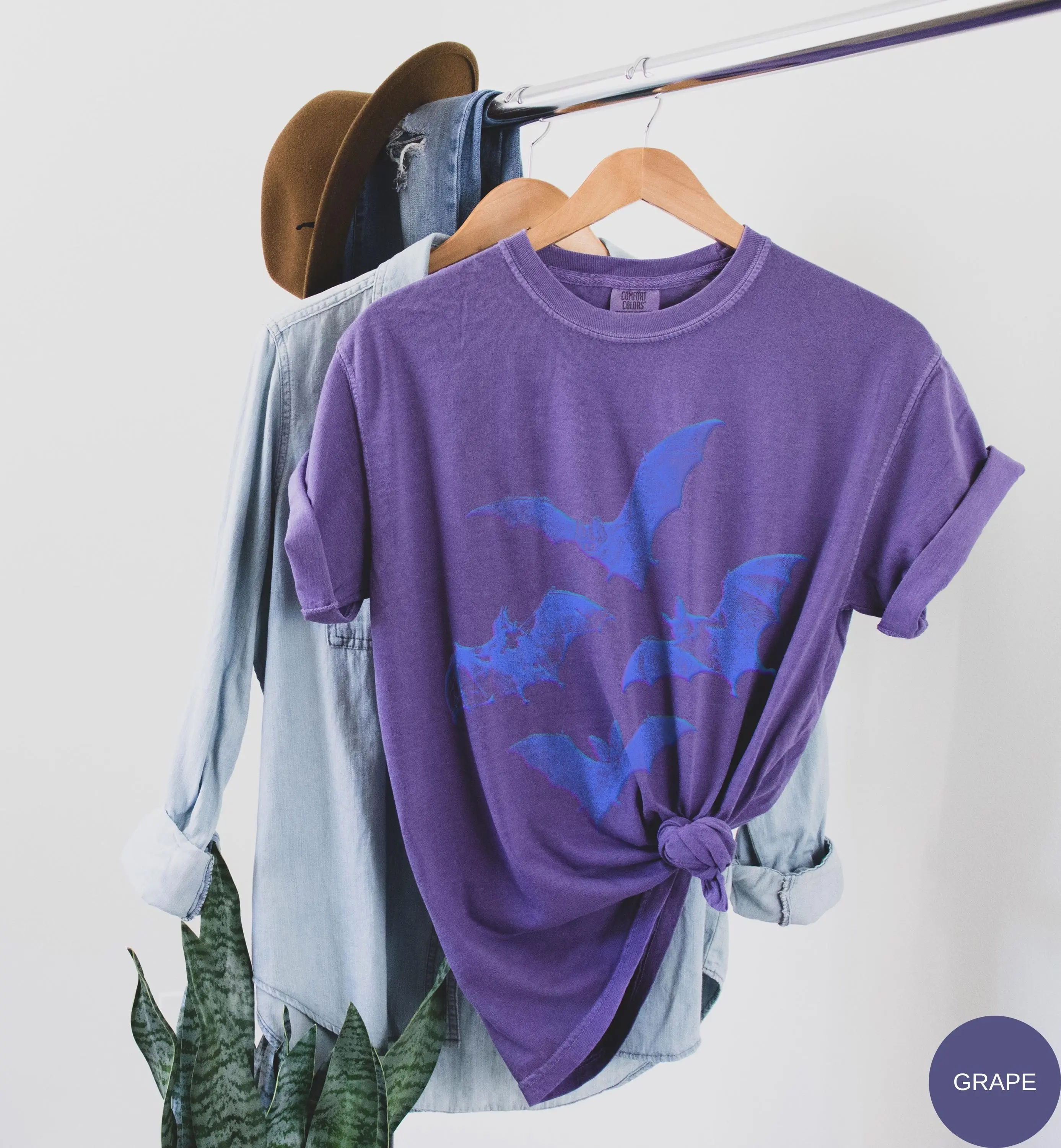 Comfort Colors Retro Bats Shirt, Y2K 90s Style Artsy Halloween Bat Lover Aesthetic Tee for Women - photo 4