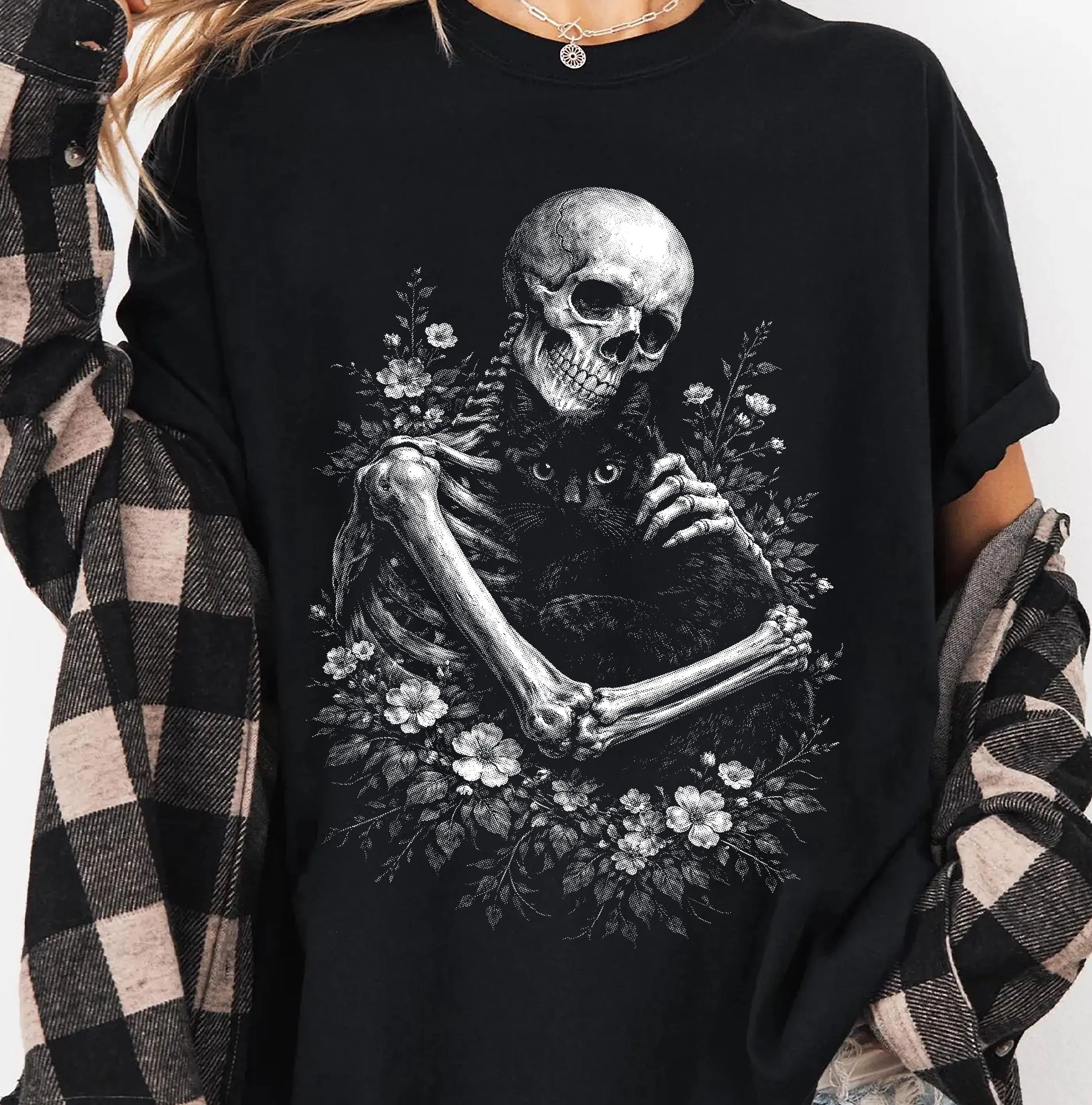 Comfort Colors Skeleton Cat Halftone Shirt, Gothic Skull Autumn Spooky Animal Graphic Tee for Pet Lovers