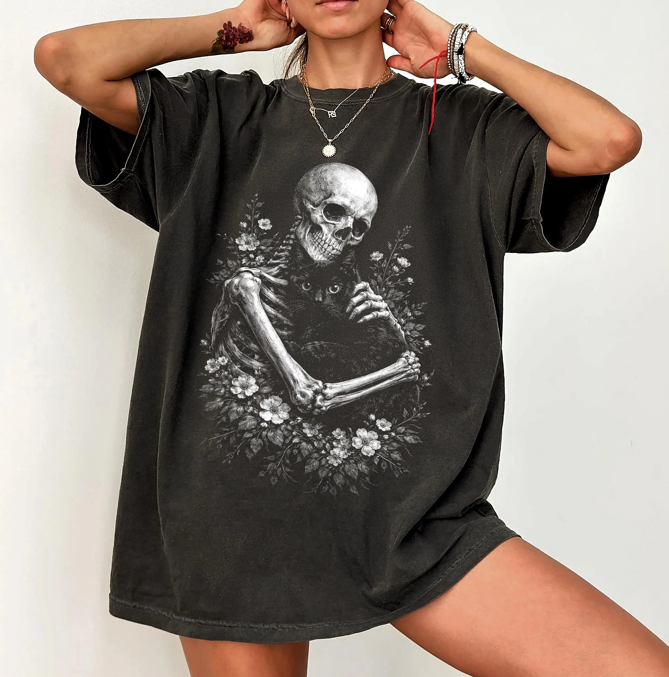 Comfort Colors Skeleton Cat Halftone Sweatshirt, Gothic Skull Autumn Spooky Animal Graphic Top for Pet Lovers - photo 3