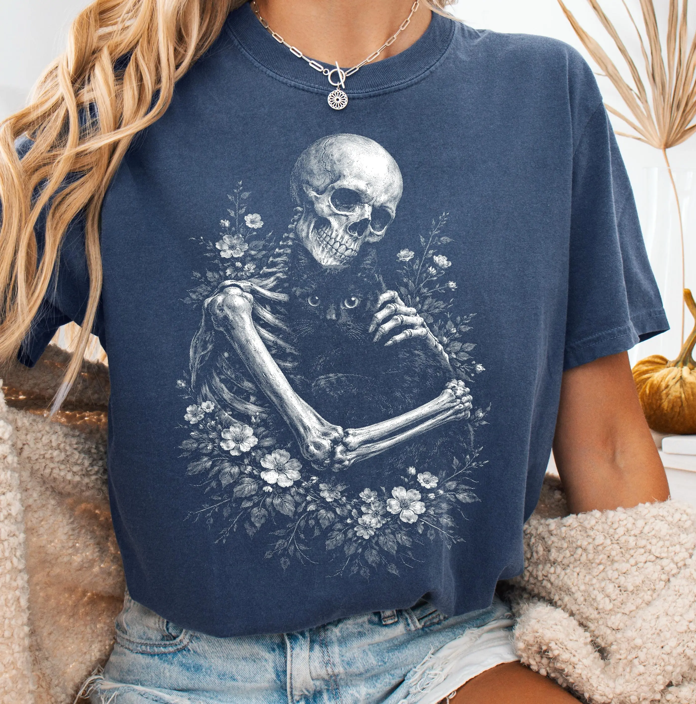 Comfort Colors Skeleton Cat Halftone Sweatshirt, Gothic Skull Autumn Spooky Animal Graphic Top for Pet Lovers - photo 4