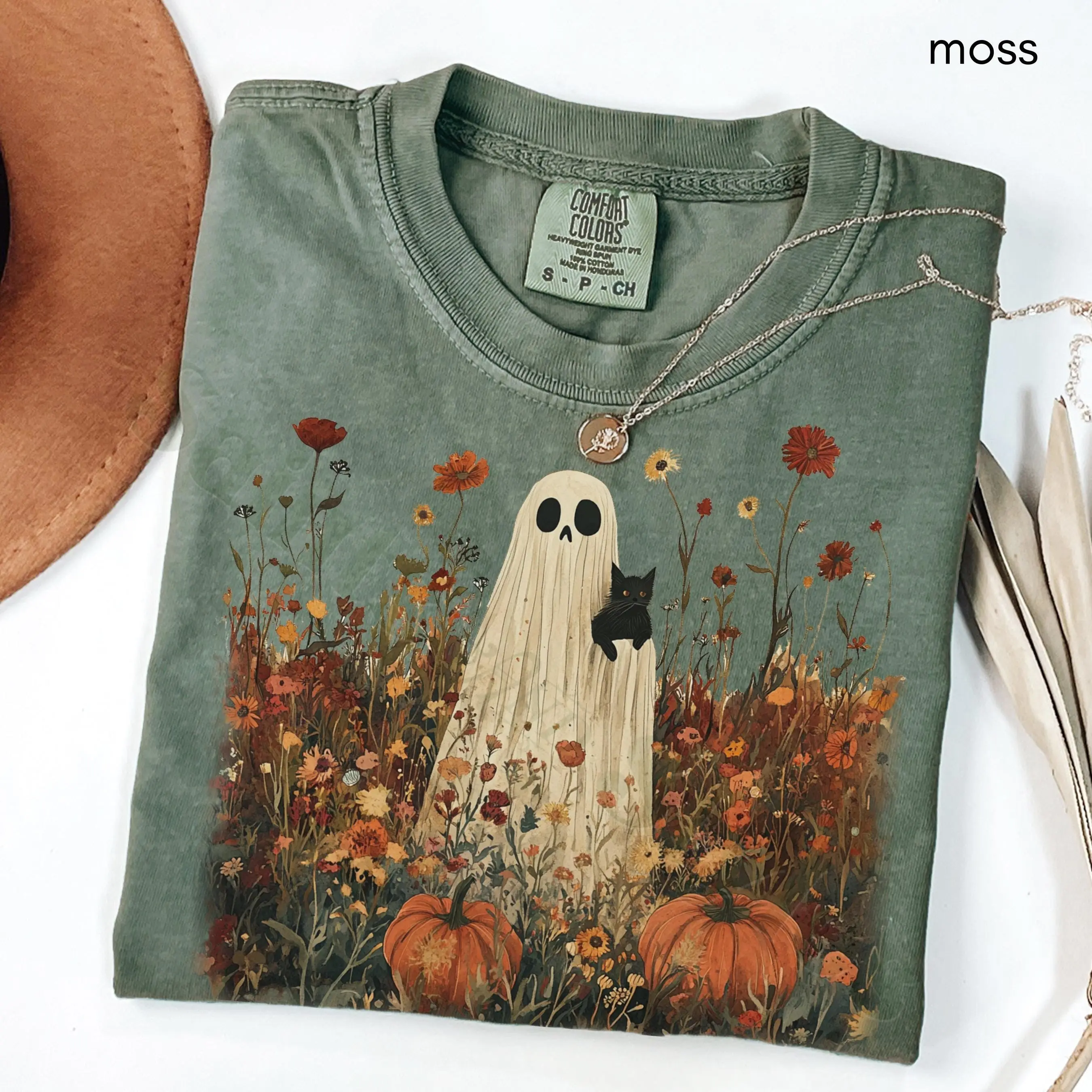 Comfort Colors Vintage Halloween Ghost Crewneck, Floral Wildflower Spooky Season Cute Womens Retro Fall Gift