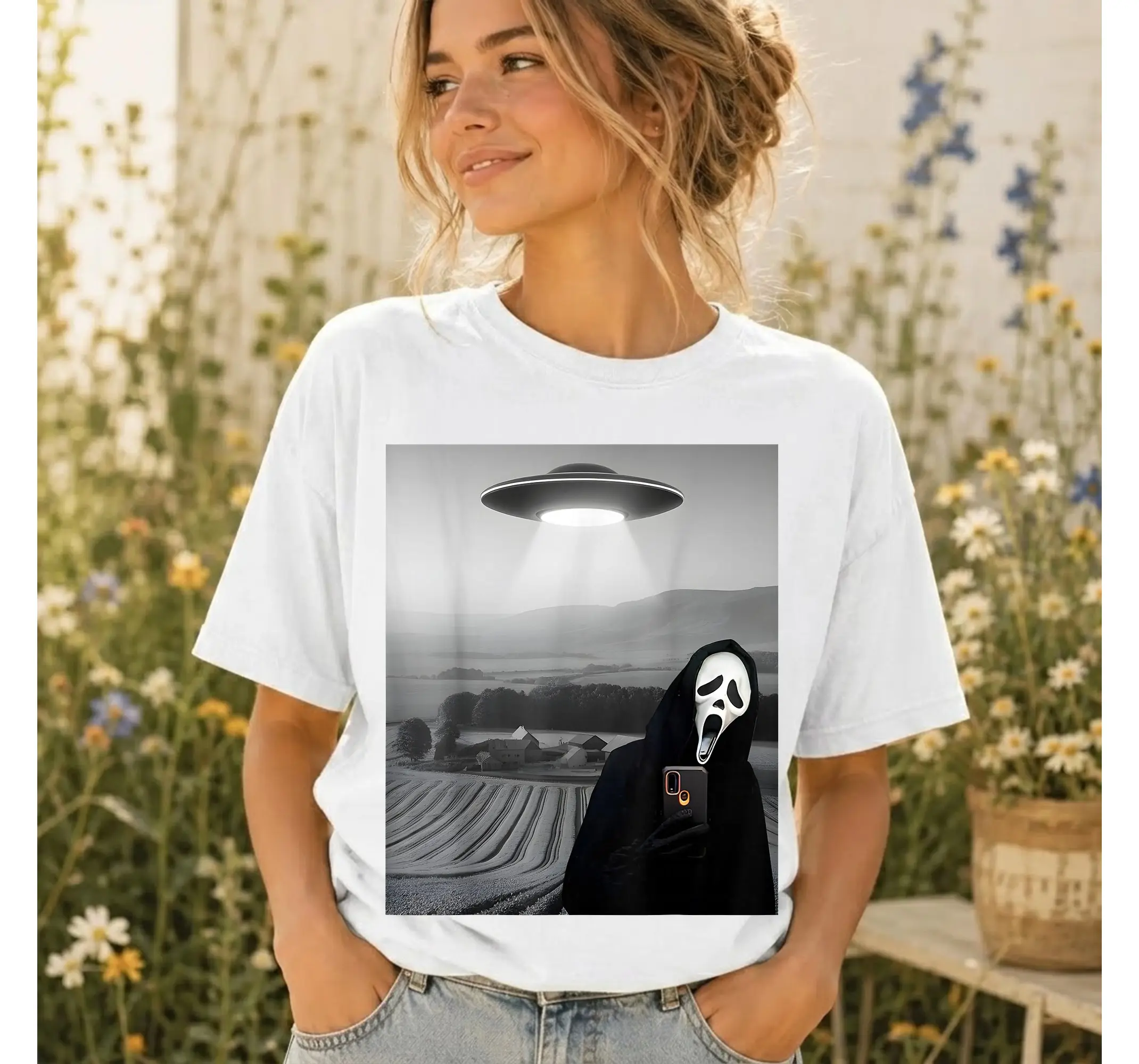 Funny Ghost Alien Selfie Shirt, Cute UFO Kawaii Spooky Halloween Graphic Tee