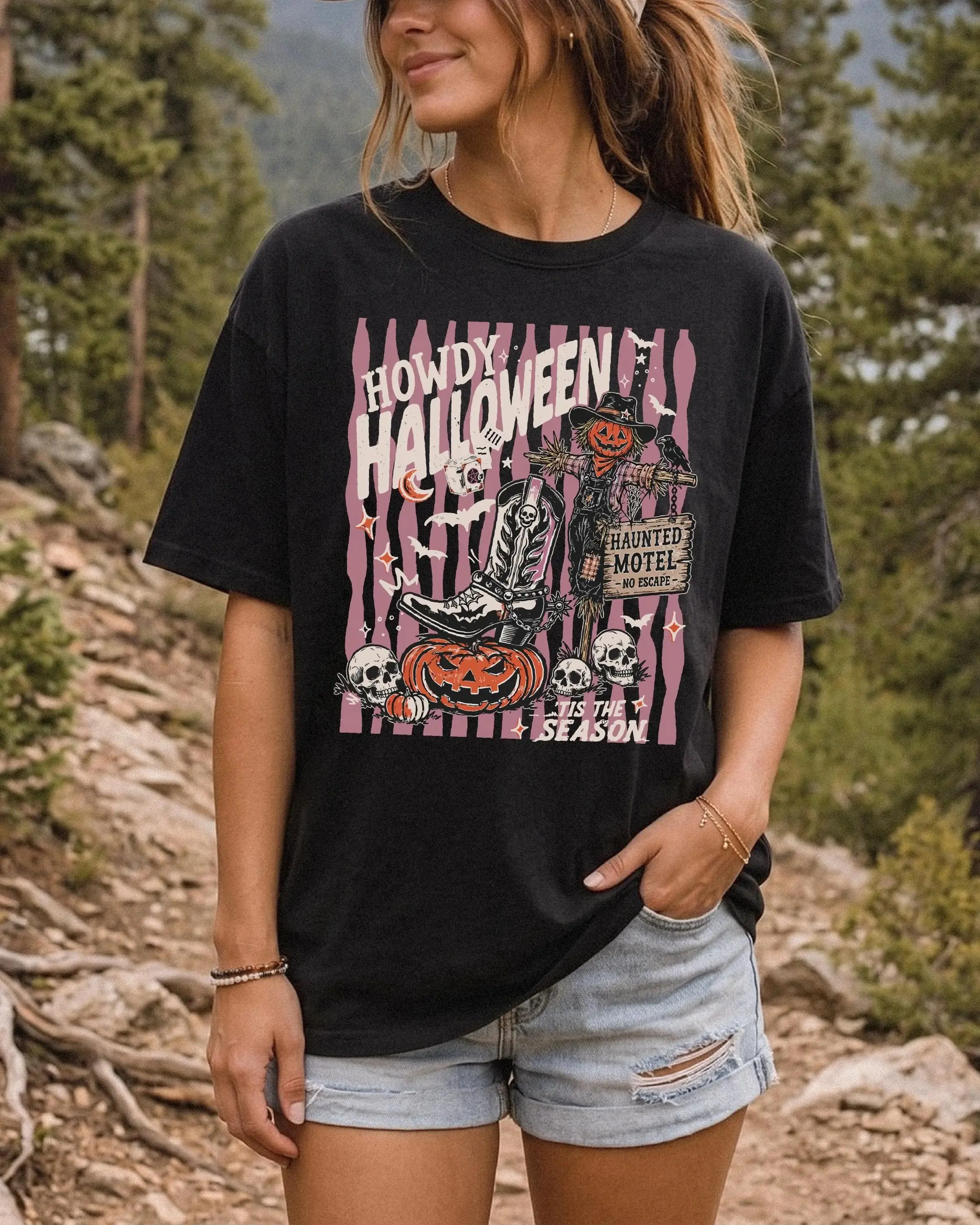 Comfort Colors Howdy Halloween T-Shirt, Western Cowgirl Country Retro Spooky Season Fall Tee for Women