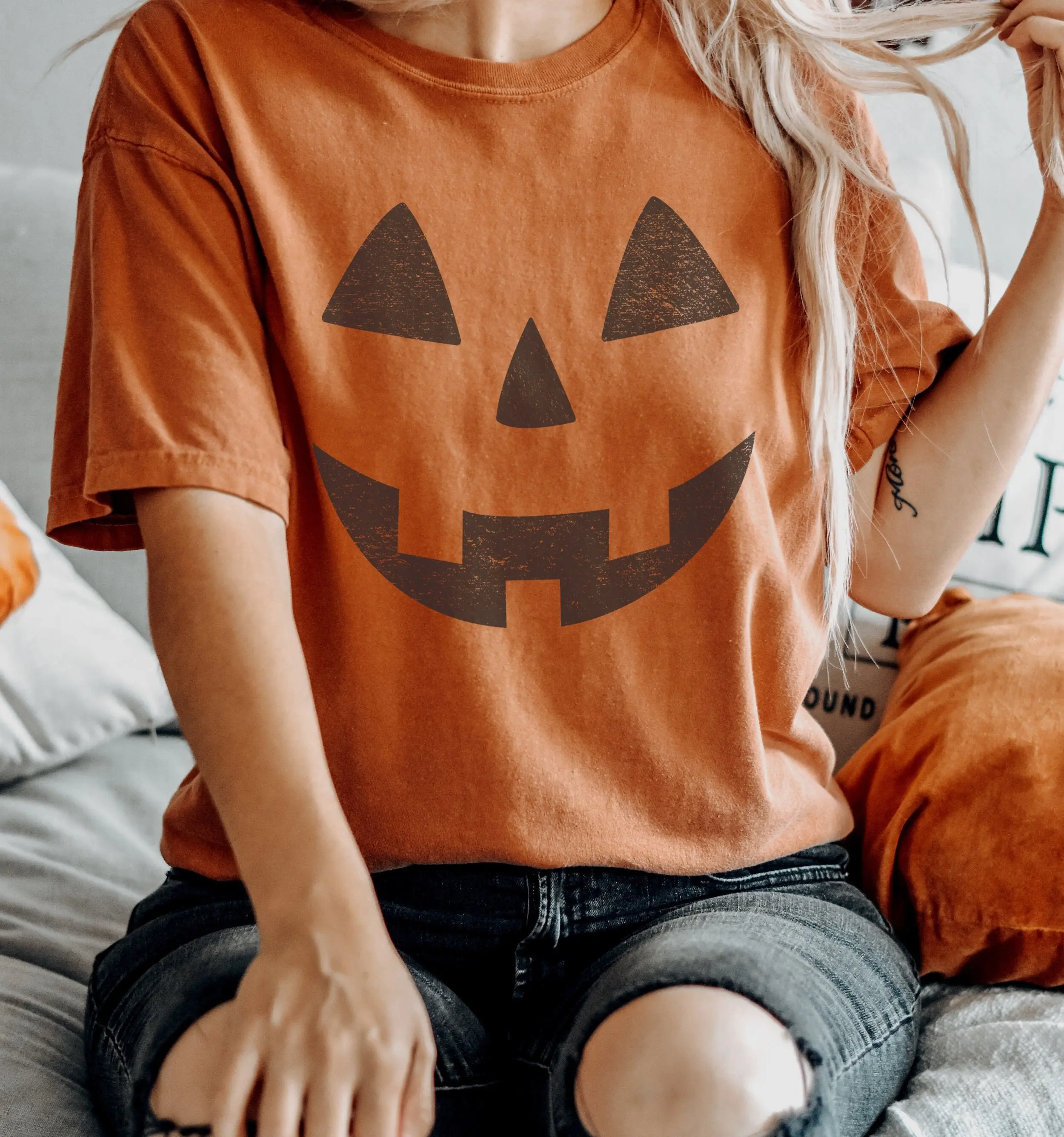 Retro Pumpkin Face Sweatshirt, Jack O Lantern Halloween Crewneck - photo 2