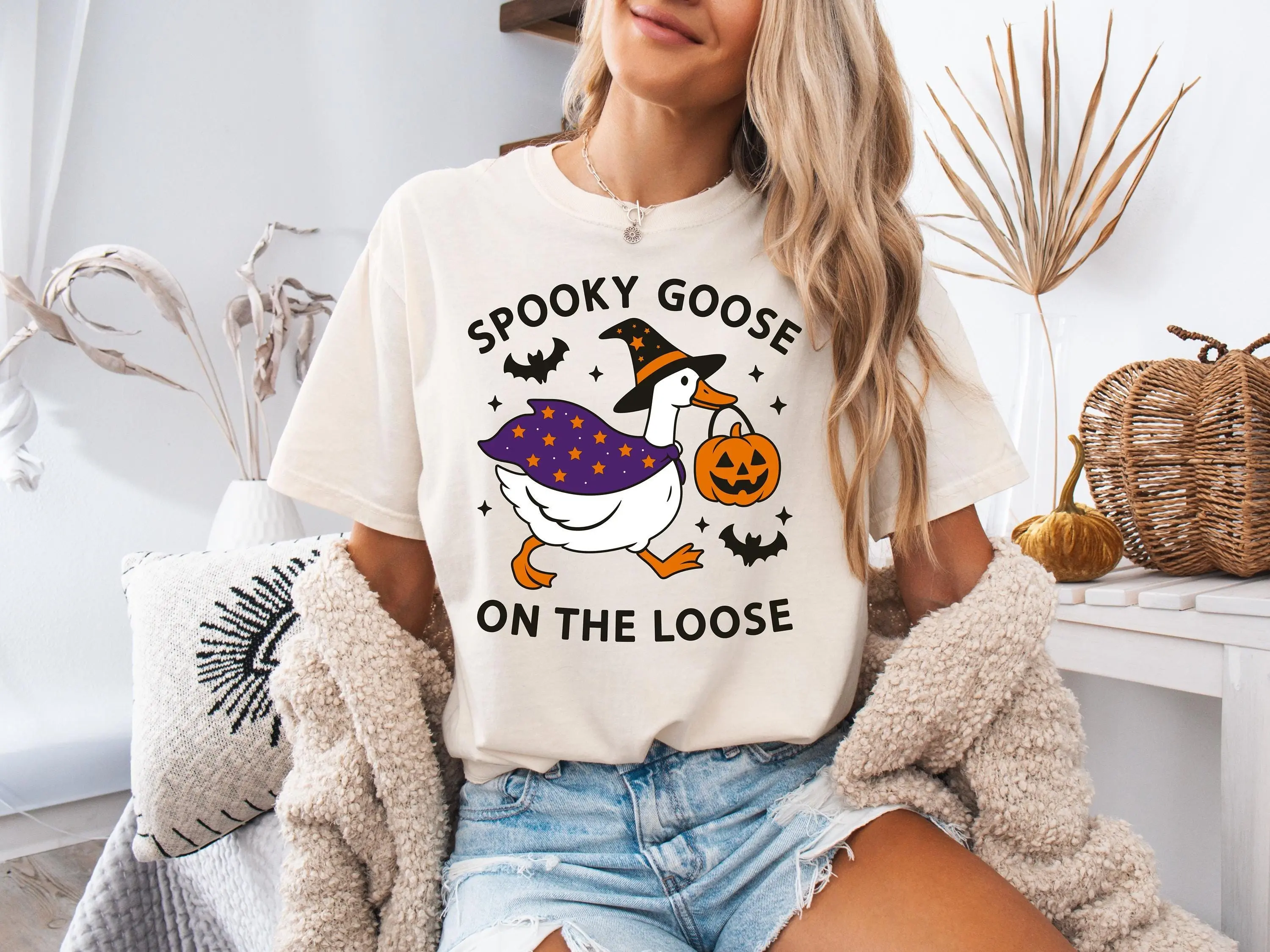Goose On The Loose Halloween Sweatshirt, Funny Fall Graphic Crewneck, Comfort Colors Womens Spooky Season Top - photo 4