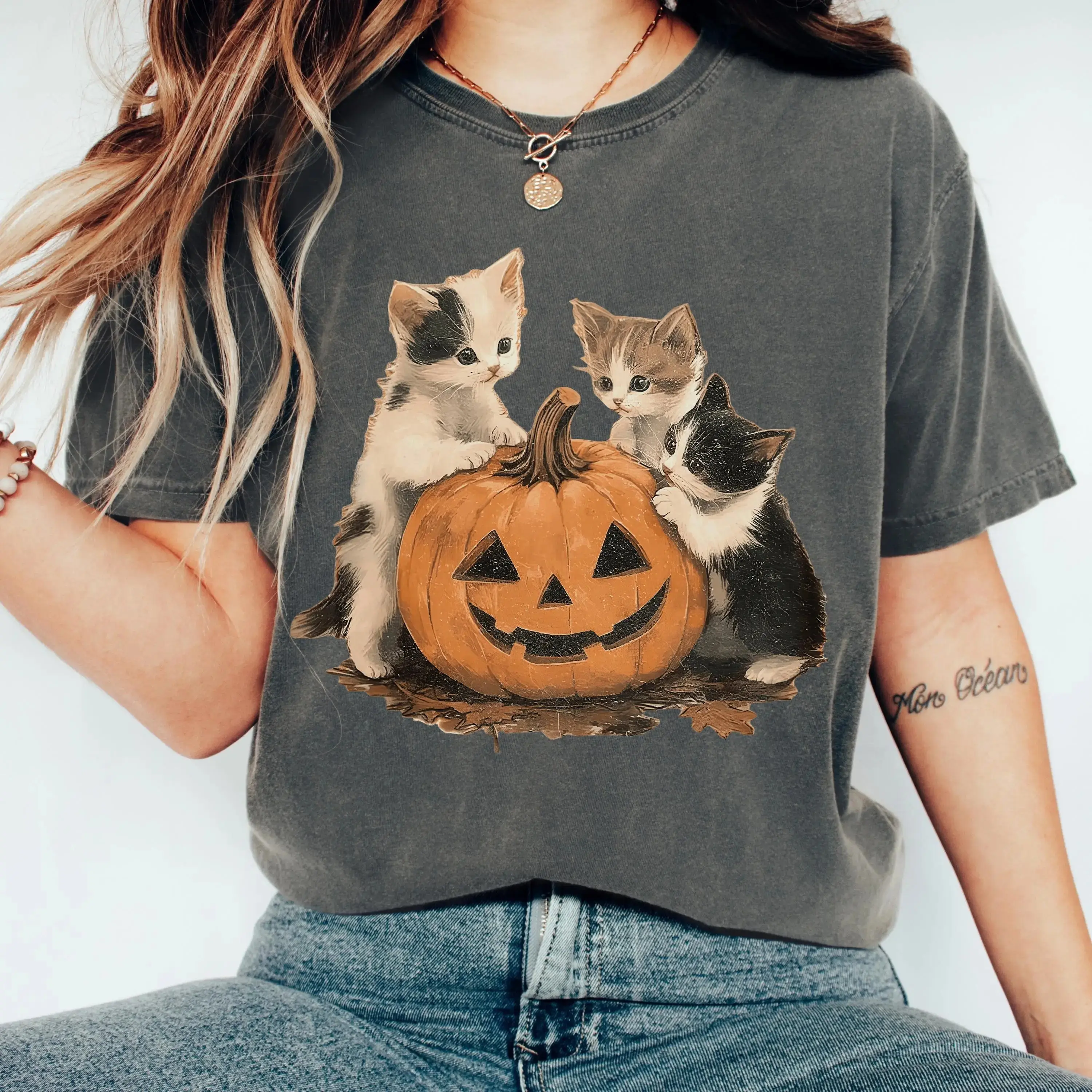 Vintage 90s Black Cat Halloween Sweatshirt for Women, Retro Spooky Season Crewneck, Cute Cat Lover Pumpkin Fall Graphic Top