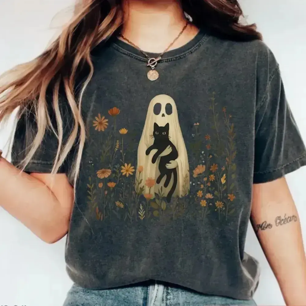 Comfort Colors Vintage Ghost Black Cat Halloween T-Shirt, Retro Wildflower Boho Spooky Fall Tee