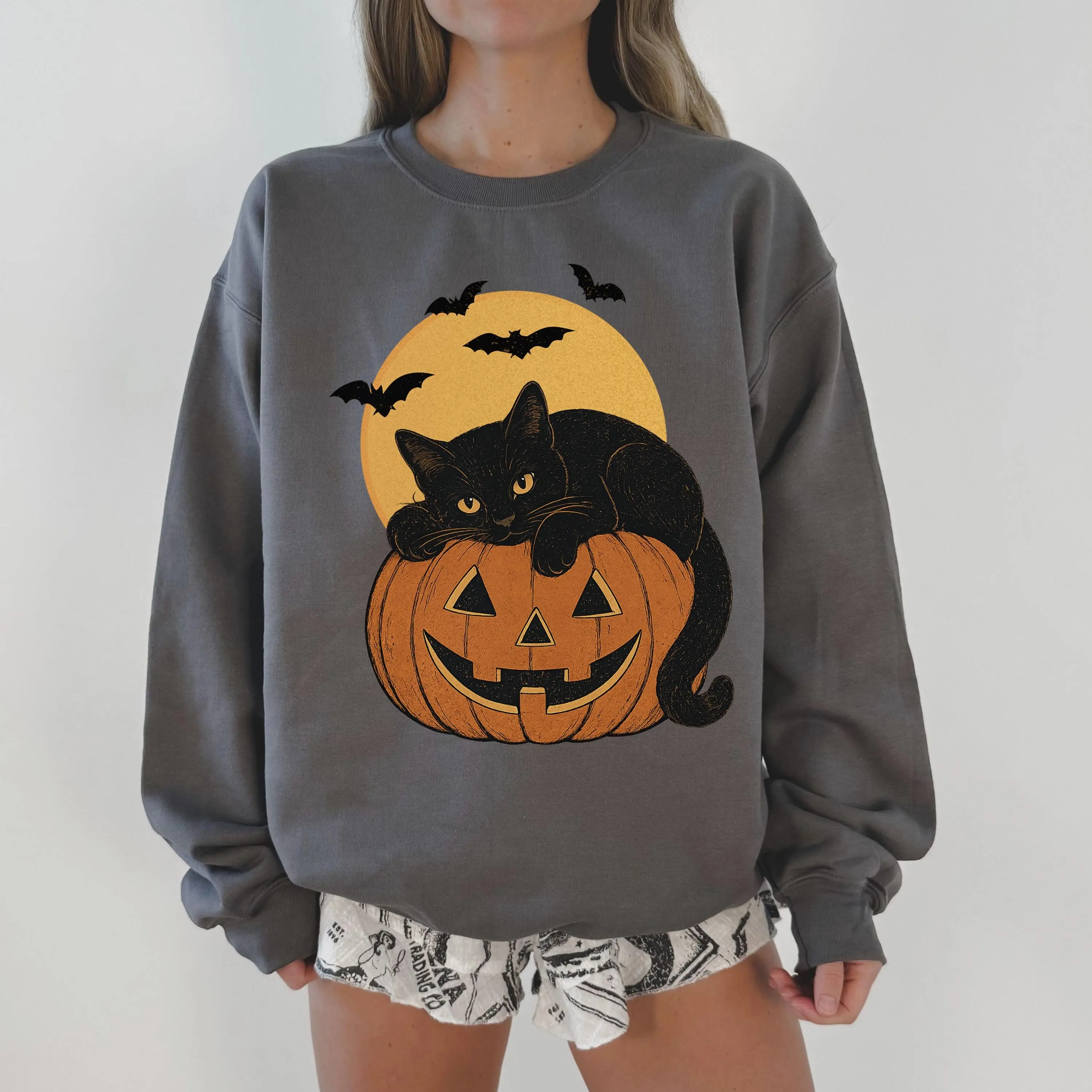 Vintage Halloween Black Cat Sweatshirt, 90s Retro Pumpkin Graphic Fall Sweater, Cozy Cat Lover Pullover - photo 3