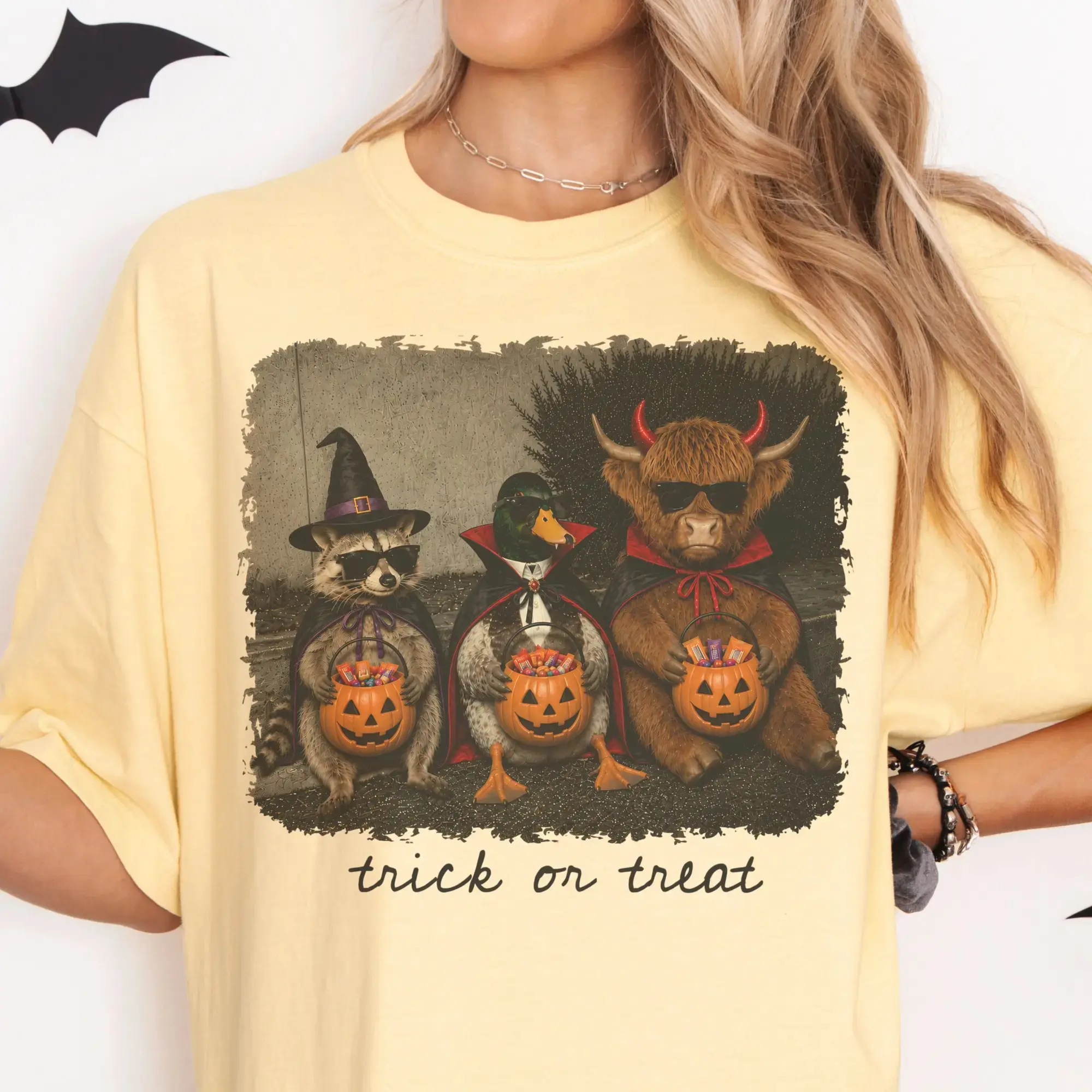 Vintage Halloween Raccoon Graphic Tee, Womens Funny Highland Cow Duck Witch Dracula Animal Costume Shirt, Cute Fall Top - photo 4